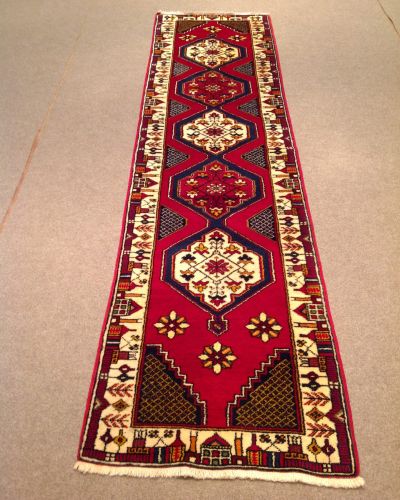 Elegant Runner Design