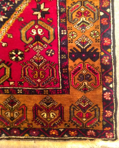 Classic Yahyali Wool Rug