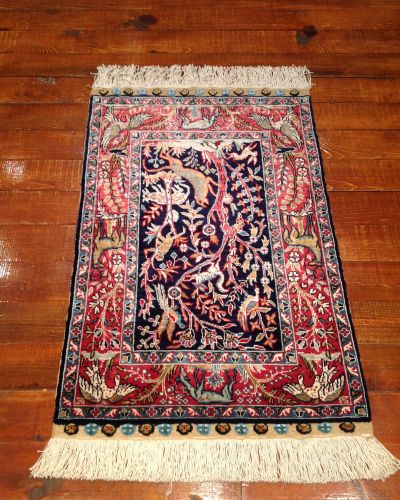 Elegant Ipek Silk Rug