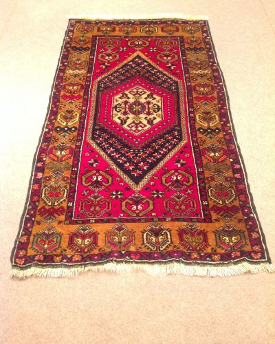 Classic Yahyali Wool Rug