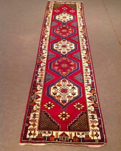 Elegant Runner Design